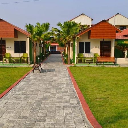 New Mouchak Hotel & Resorts Tajpur Eksteriør bilde