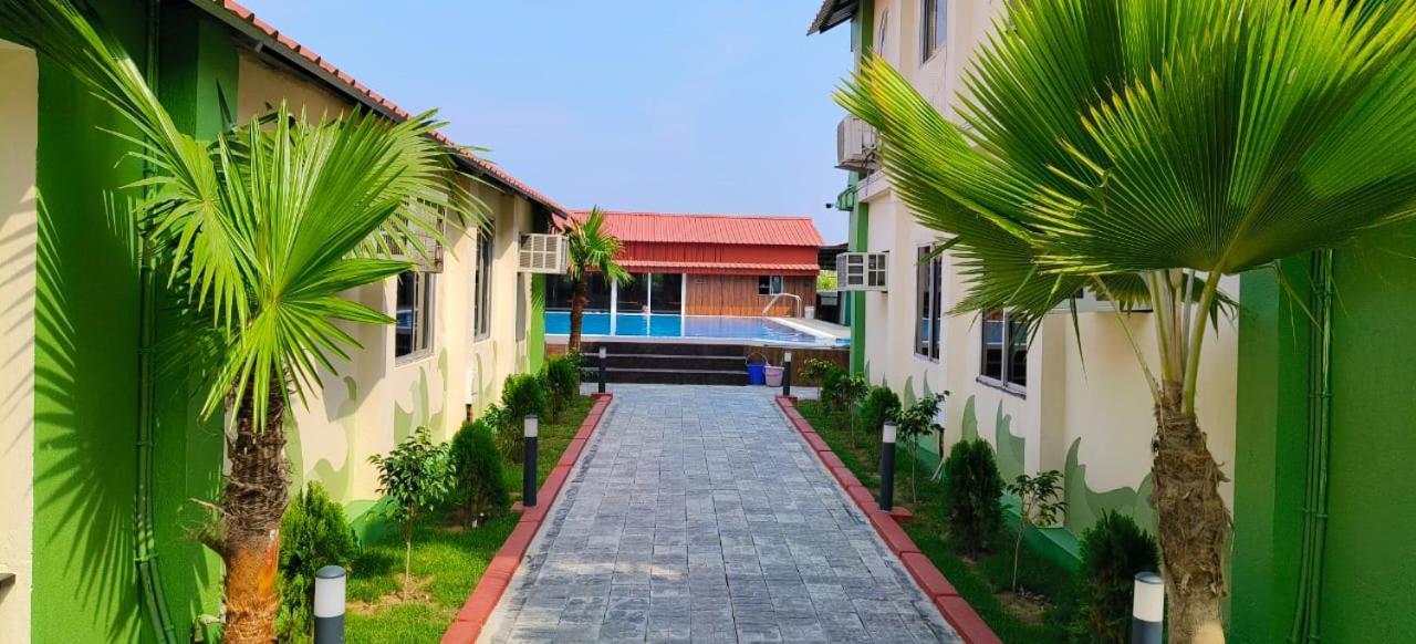 New Mouchak Hotel & Resorts Tajpur Eksteriør bilde